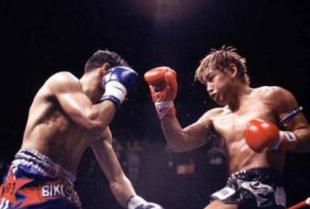 魔裟斗被小混混打为什么不还手,魔裟斗被播求打伤的腿