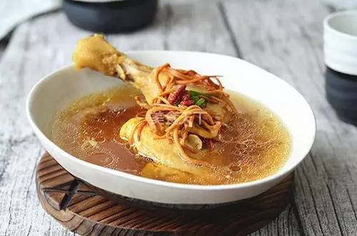 正宗热鸡汤的做法,自加热鸡汤的做法