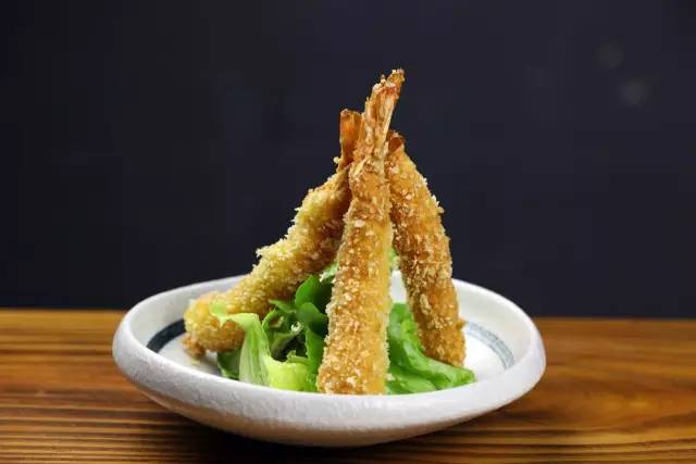 板桥路上藏着杭城独一份的“三文鱼美白锅”，竟是神户女孩天天喝的“美人骨汤”！