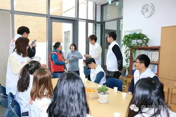 奋韩为孤儿院捐两千万韩币奶粉!用关爱温暖寒冬!