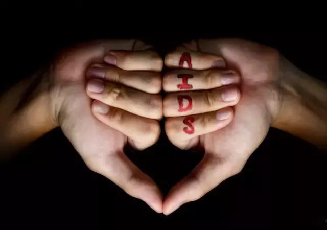 华裔美国科学家研制新型冠状病毒,科学家用疫苗和药物治疗艾滋病