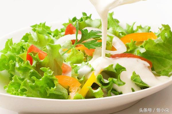 孕妇爱吃生菜沙拉，结果苦了出生的宝宝
