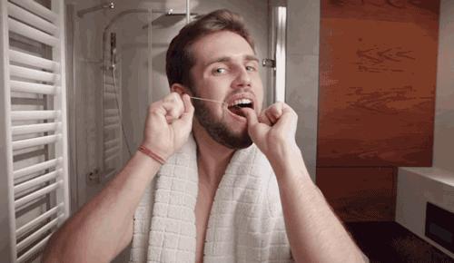 牙结石自己掉了一块超级臭,用手抠掉了一块牙结石