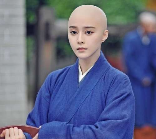 颖儿被众人嫌弃,颖儿星空装惊艳亮相