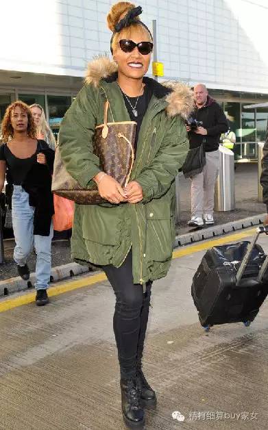 妹砸，冬天的大衣，你配对包了嘛？