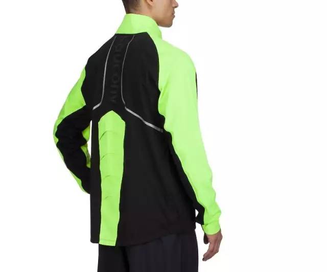 穿冲锋衣跑步合适吗,冬天跑步怎么穿衣服才好看