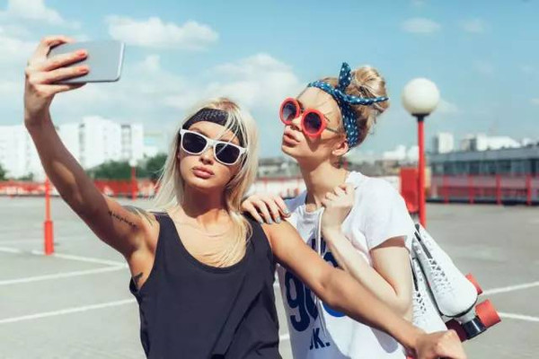 如何看待现在的抖音直播,now直播到底玩什么