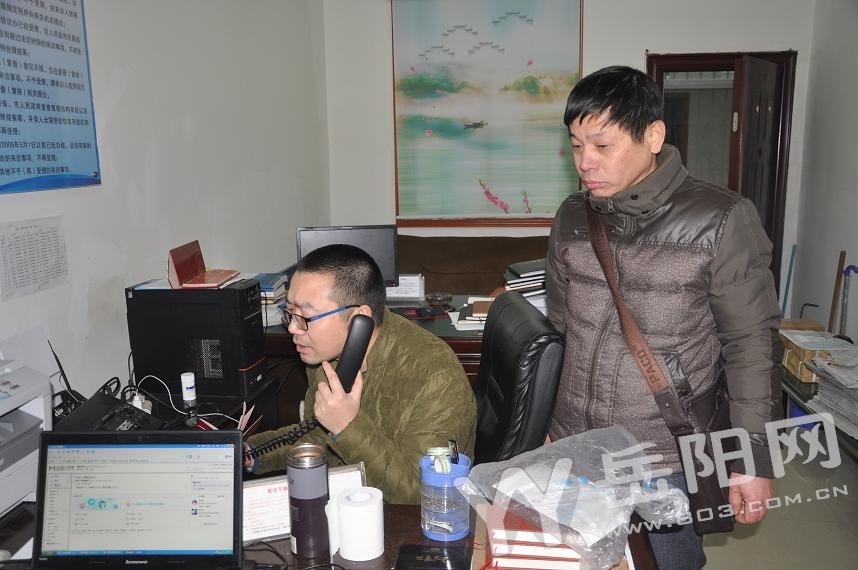 肚子一天天变大，三关联社区抢着“踢皮球”记者出面协调引重视，孕妇欣喜拿到准生证