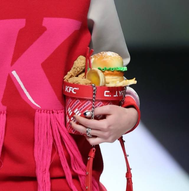 肯德基吮指原味鸡有股味道,肯德基为什么不常做吮指原味鸡