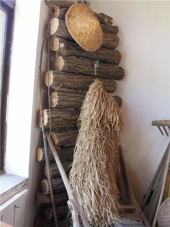 下雨天农村泥巴路穿雨鞋,下雨天农村泥巴路穿水鞋