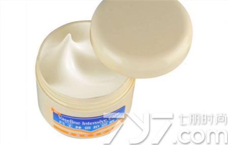 凡士林的作用与用途有哪些95%的人都不知道凡士林能多用