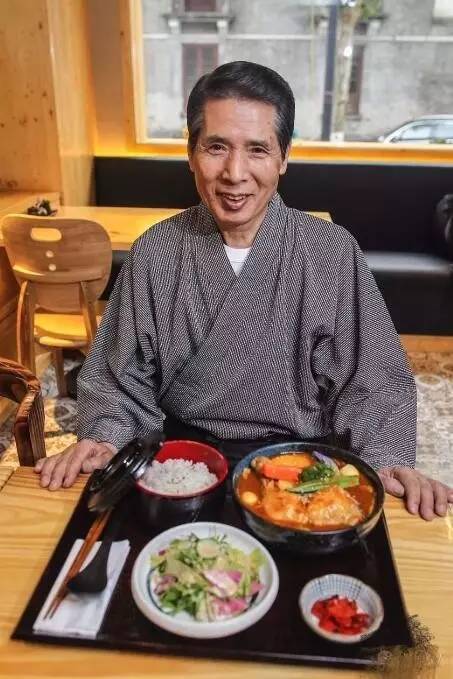 板桥路上藏着杭城独一份的“三文鱼美白锅”，竟是神户女孩天天喝的“美人骨汤”！