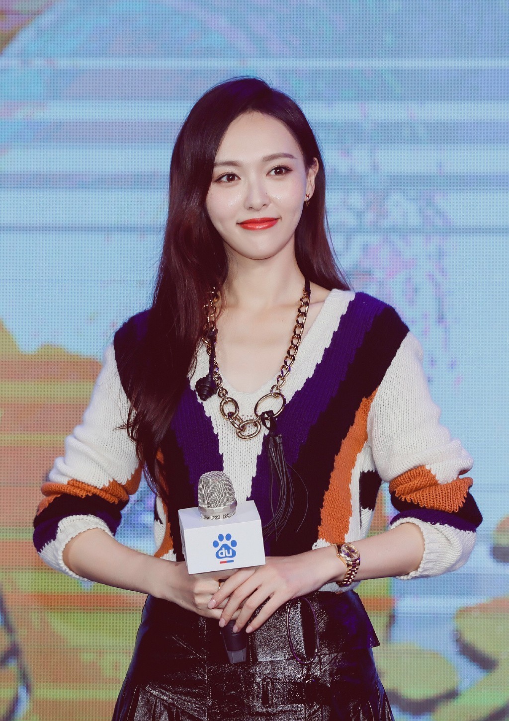 发际线太高怎么办不敢跑步,发际线太高怎样改善杨幂发型