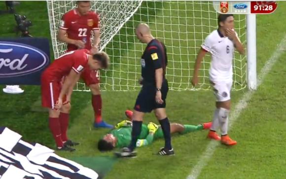 传奇门将助力国足惊险晋级18强,新加坡门将助国足进世预赛十八强