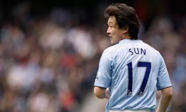 中国明星足球队赵本山,中国足球运动员赵本山