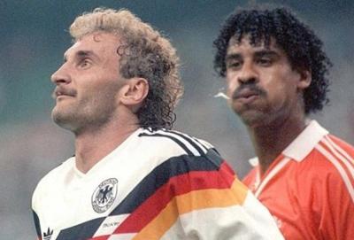 日本5-8岁足球教学,日本小学生足球训练传球方法