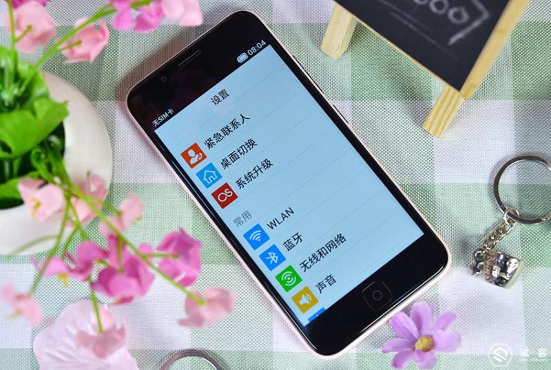 谁说“老人机”不时尚,21克手机给父母最温馨的时尚体验