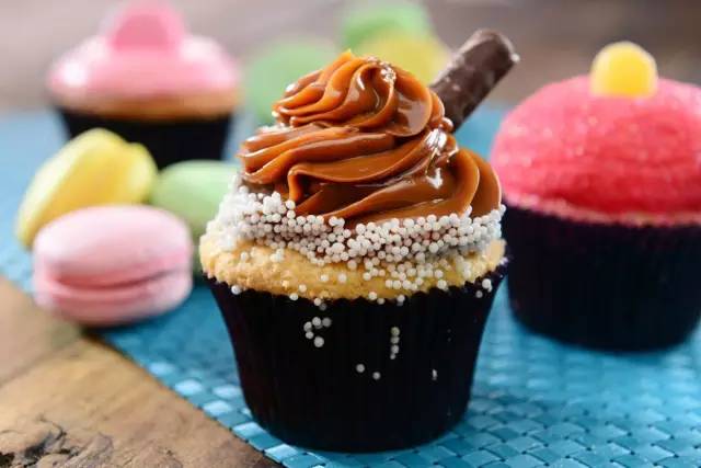 开蛋糕店不加盟挣钱吗,县城开蛋糕店挣钱吗