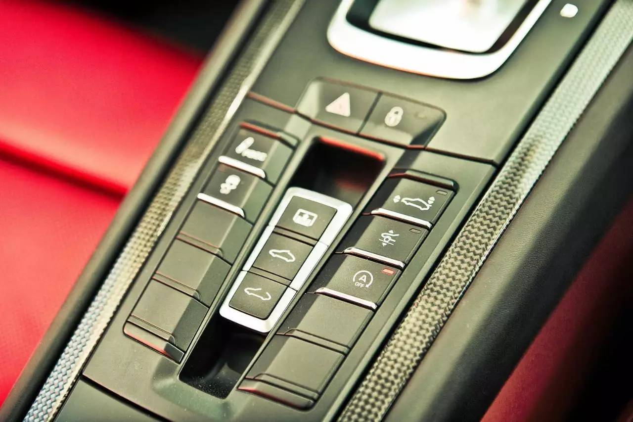 这两款车的体验感受就是:有钱真好丨TheAwards2016