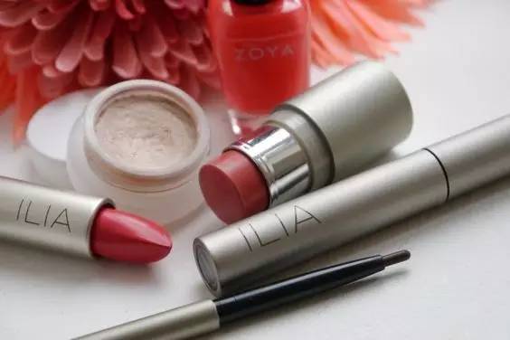 一年服下那么多唇膏,老板麻烦给我来根能吃的!