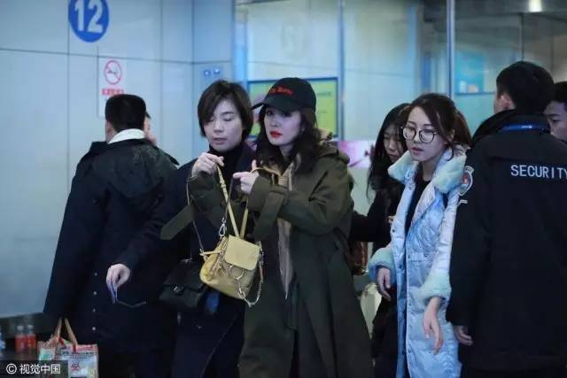 过膝靴杨幂,杨幂穿黑色过膝长靴街拍