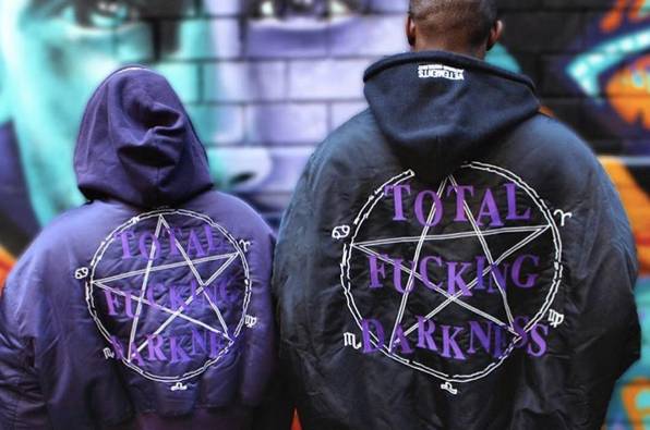 全球限量版supreme,supreme现在还值得买吗