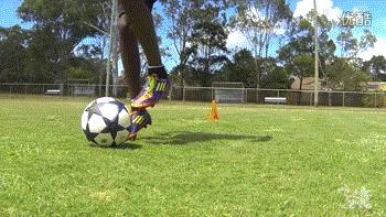 10种适用于足球爱好者的实用带球练习，赶快练起来吧！