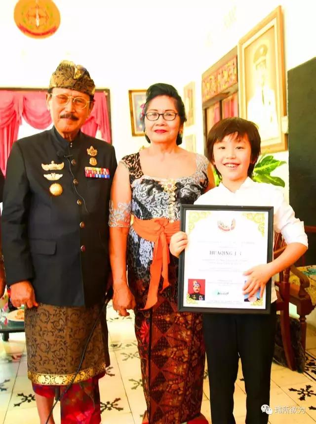 巴厘岛电影节再走红陈坦锐成“小小翻译官”