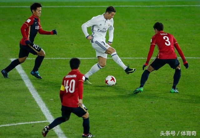 发怒？C罗花式踩单车过人失误失球后怒斥队友