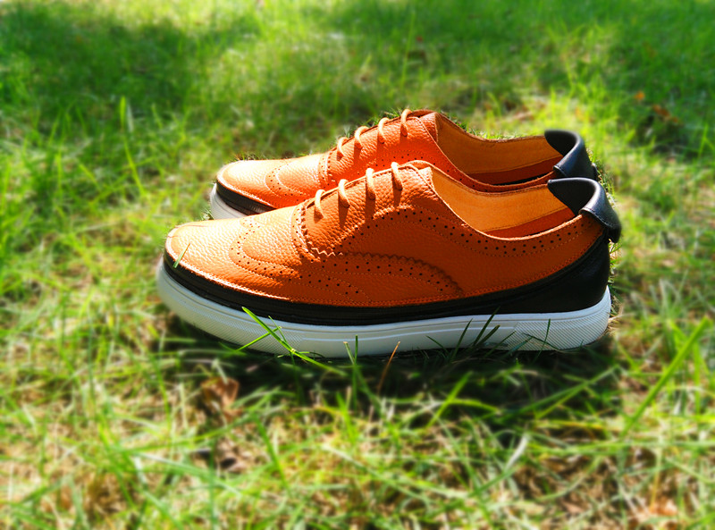 可以自由搭配鞋底的鞋子,一款百搭时尚的鞋子适合宽脚