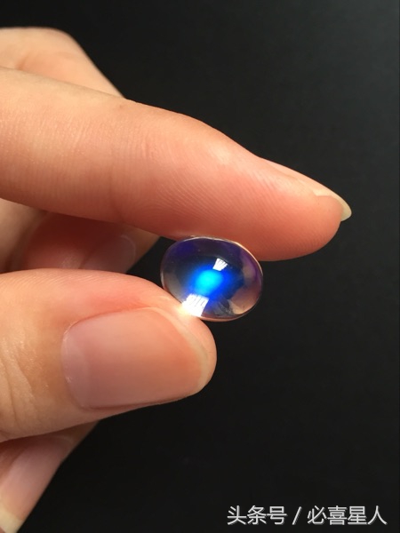 白月光石到底是蓝光好还是彩光好,月光石哪个颜色最好