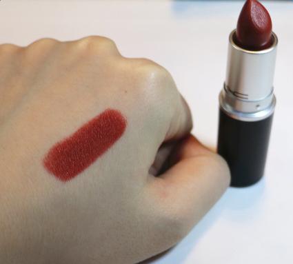 买不到YSL星辰我不哭了，因为M.A.C的圣诞彩妆太美了！