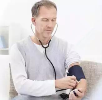 更年期怎么保养自己，犹如不老女神赵雅芝不老男神钟汉良