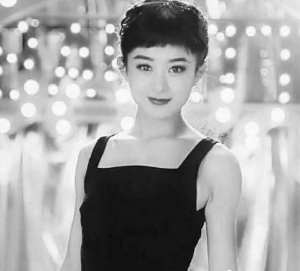 赵丽颖赫本妆热搜第一，但在这些女星面前她真的弱爆了！