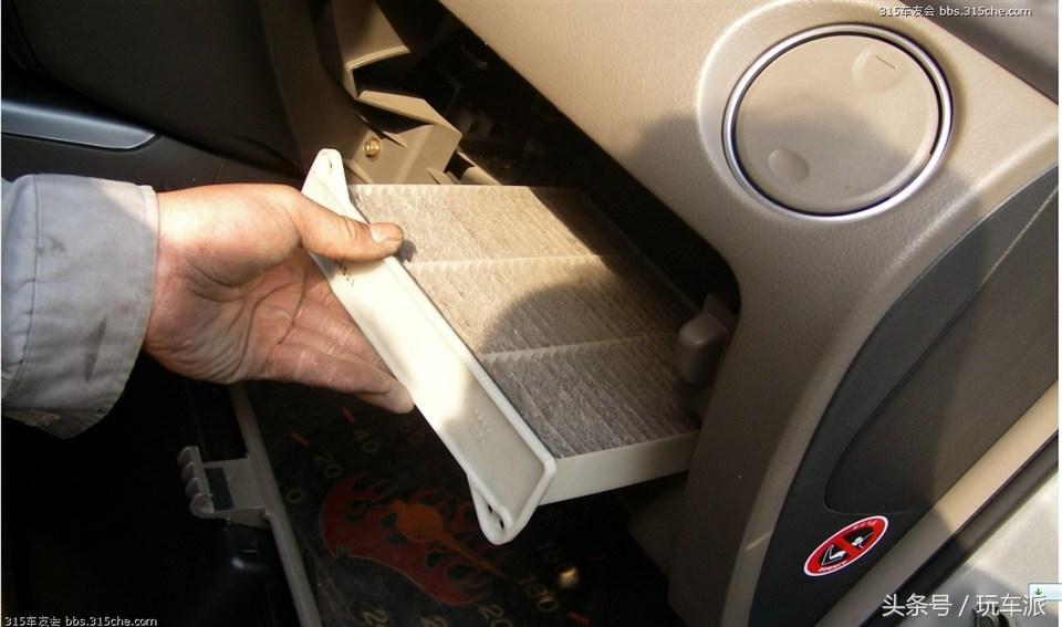 还没有熄火你就关掉空调和风机！难怪你车里有味