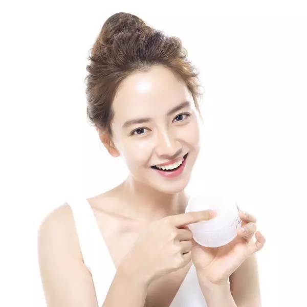 编辑朋友圈｜卸妆不彻底，2万块的精华都救不了你的脸！