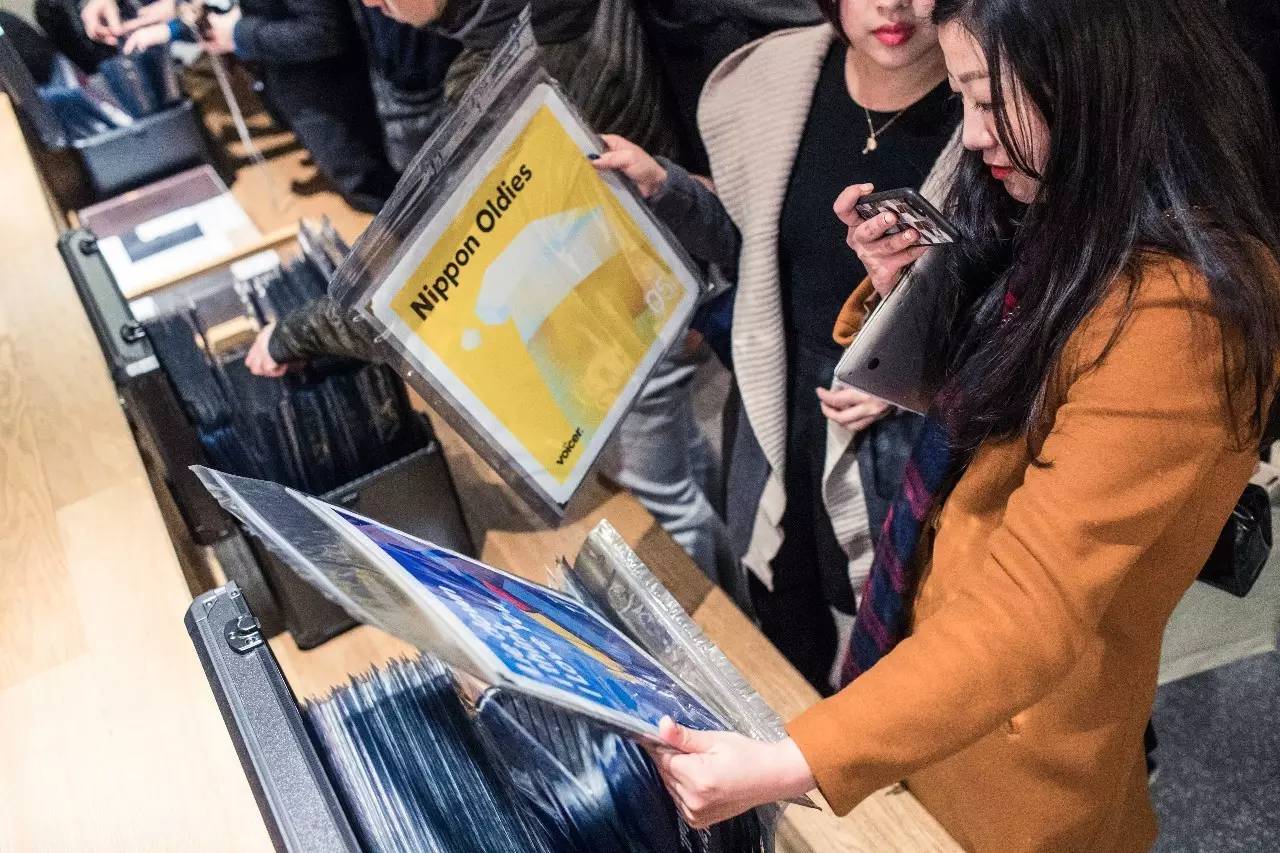 图集｜我们带着这些“黑胶唱片”和几百个好看的人，一起入侵了DOE