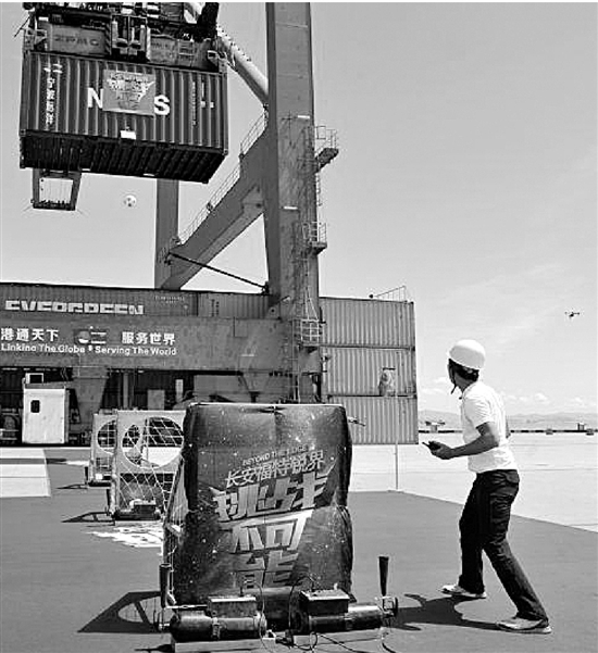 货船运输司机上中央电视台挑战,桥吊司机