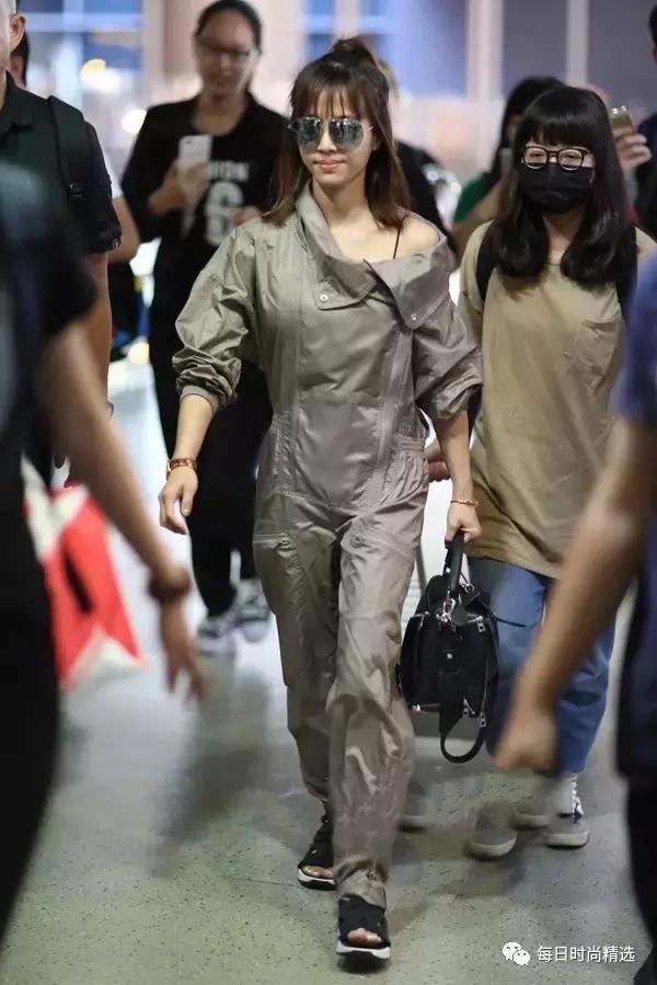 纵使她的情路坎坷，但她的时尚却让所有女人嫉妒