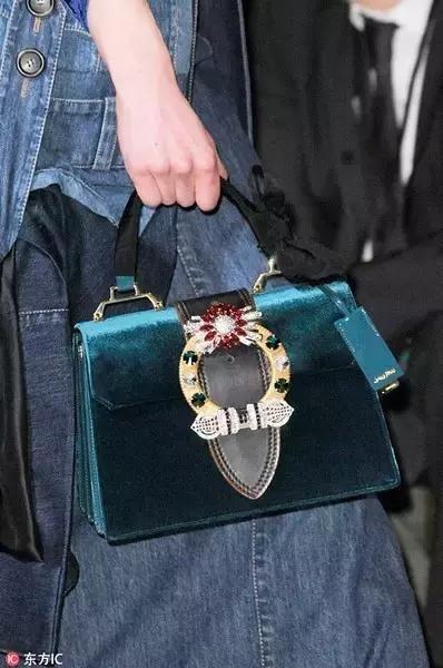 最烂大街的时尚单品,史上最丑时尚单品