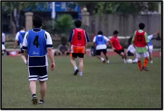 如果你有个喜欢足球的男朋友,有一个特别爱踢球的男朋友