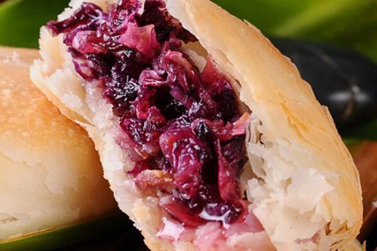 云南玫瑰鲜花饼怎么制作的,云南鲜花饼零食点心