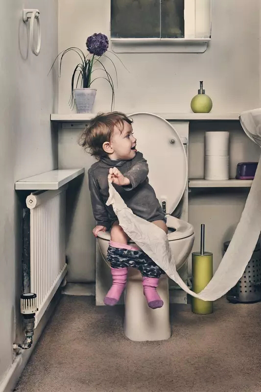 到底该怎么尿尿？难倒祖孙三代的谜题！