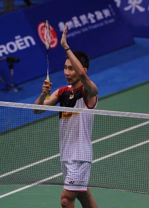 打羽毛球要懂的球场礼仪,打羽毛球时如何看球