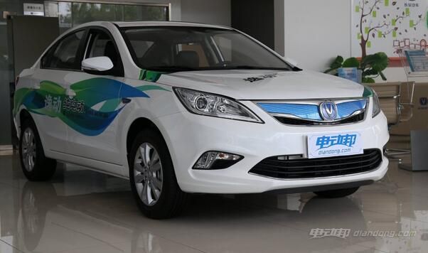 长安逸动和长安逸动plus选哪个,长安逸动怎么样