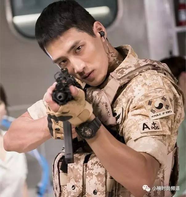 韩国肌肉男模日常穿搭 (韩国男模穿衣风格)