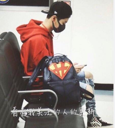 耿直鹿晗真是好脚力，身高不够，踮脚来补，带动大家一起踮起来