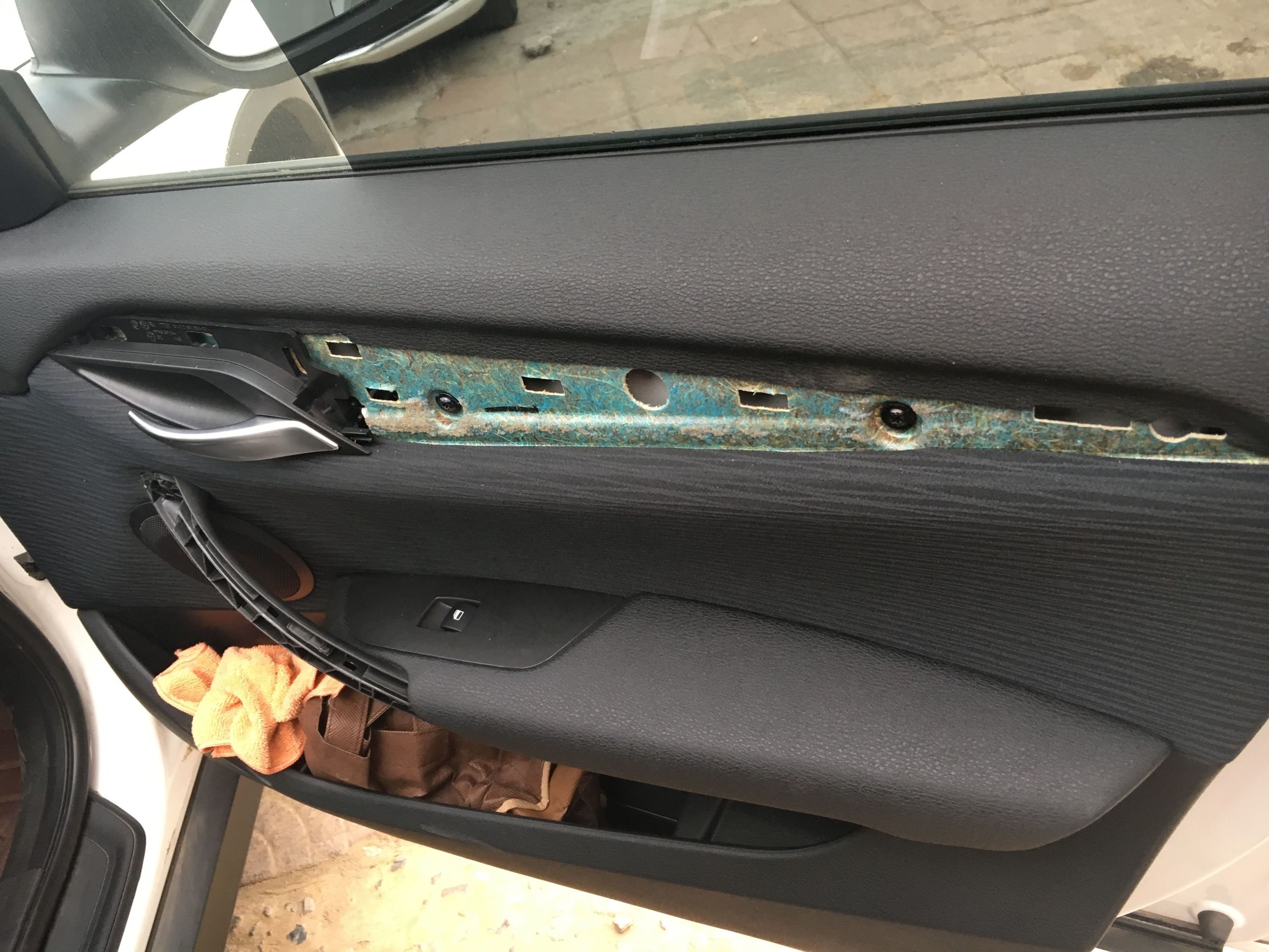 宝马x1音响无损改装教程,宝马x1改装哈曼卡顿多少钱