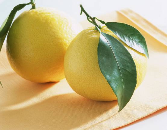 柚子皮别再扔了烤热了,柚子皮千万别丢了