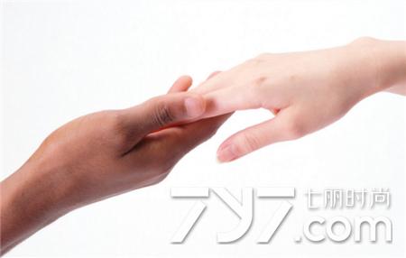 手上起小水泡痒脱皮怎么办快用这6个方法阻止症状加剧